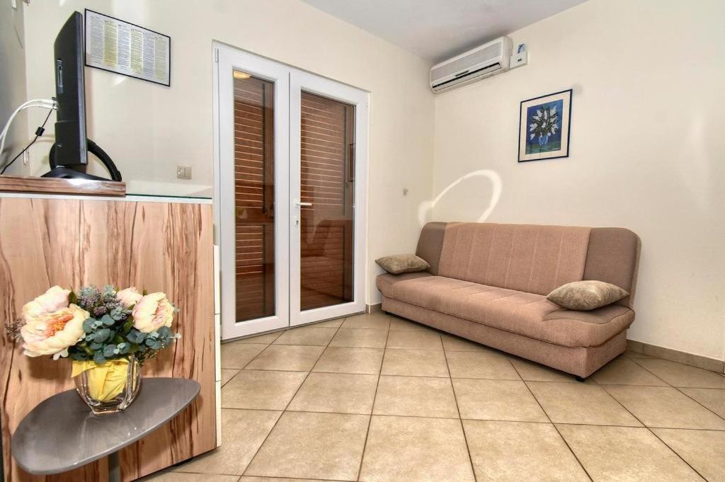Zana Apartment
