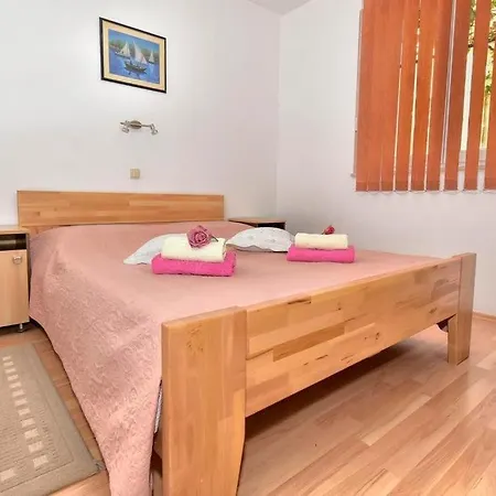 Apartments Zana Pisak Exterior photo