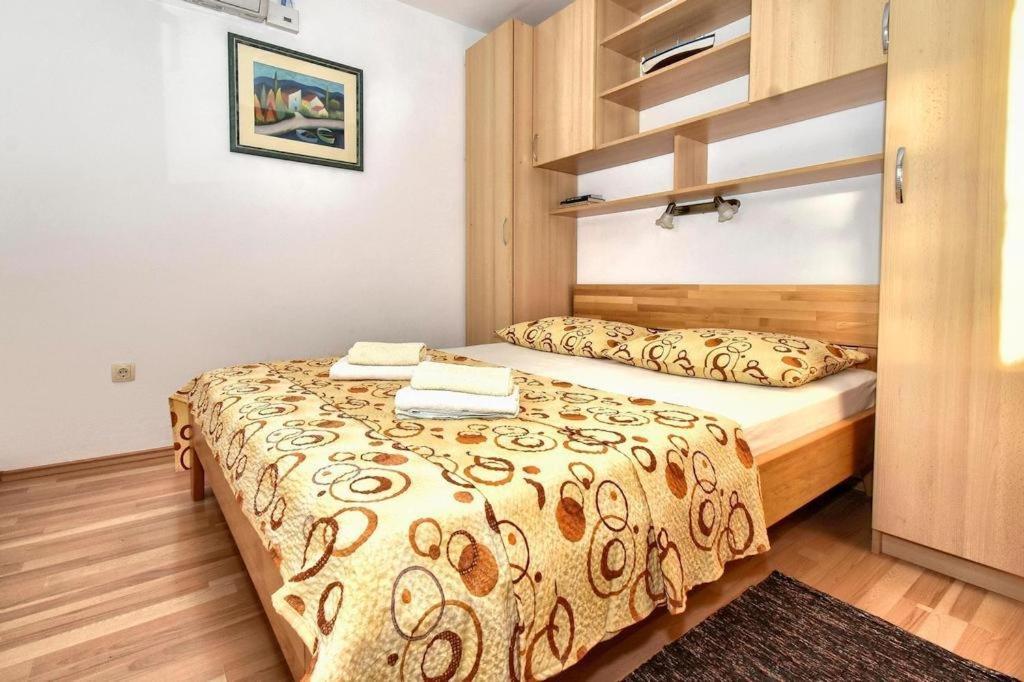 Zana Apartment *