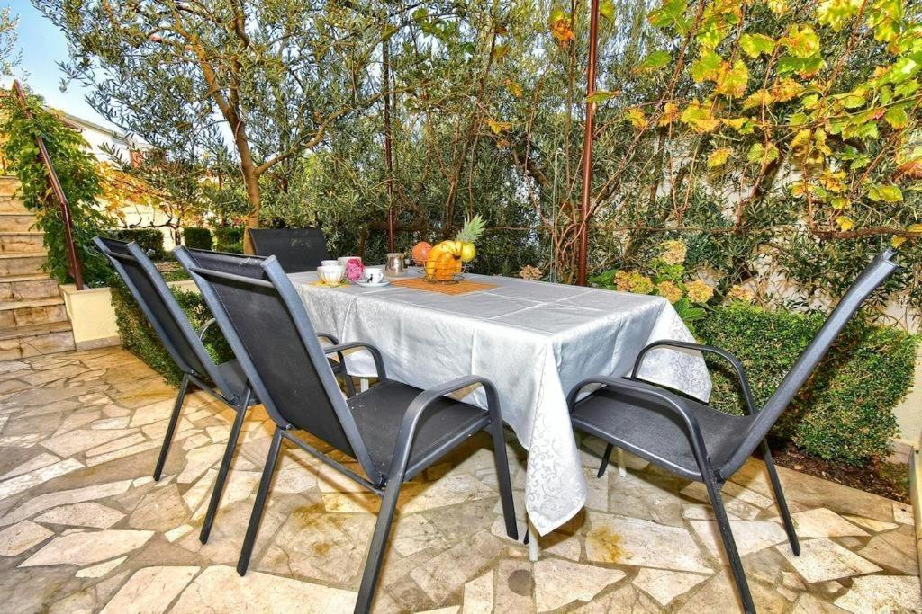 Zana Apartment