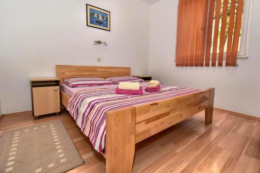 Apartment Zana *